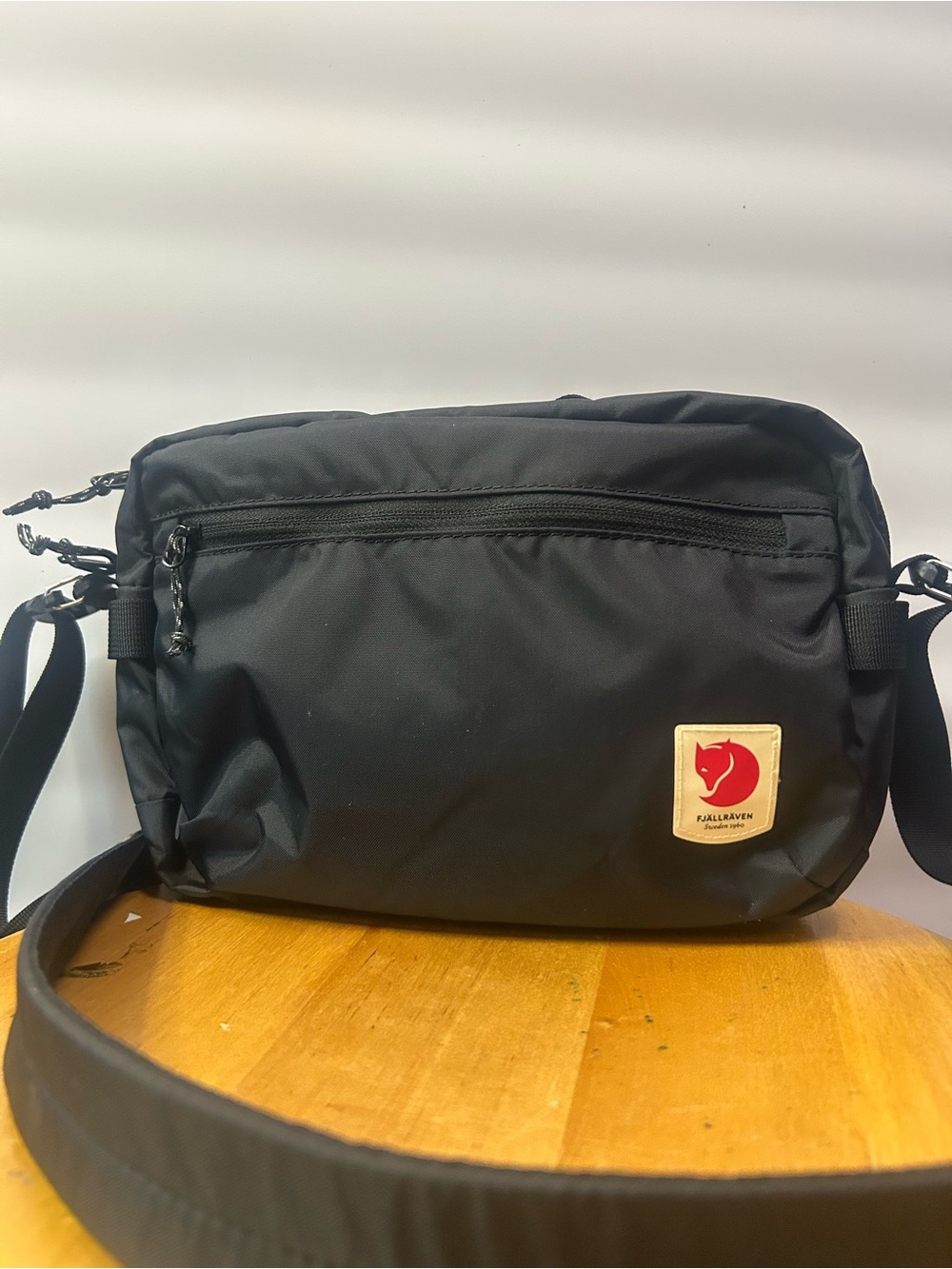 Kånken Black High Coast Crossbody Bag Unisex - Picture 4 of 5